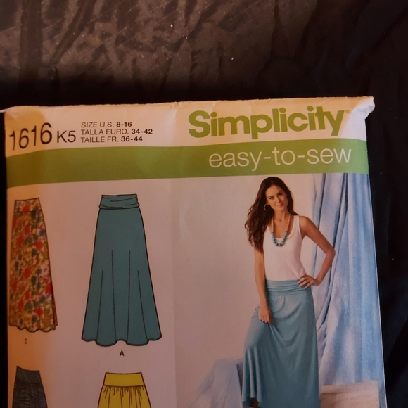Simplicity Skirt Pattern - Picture 1 of 8